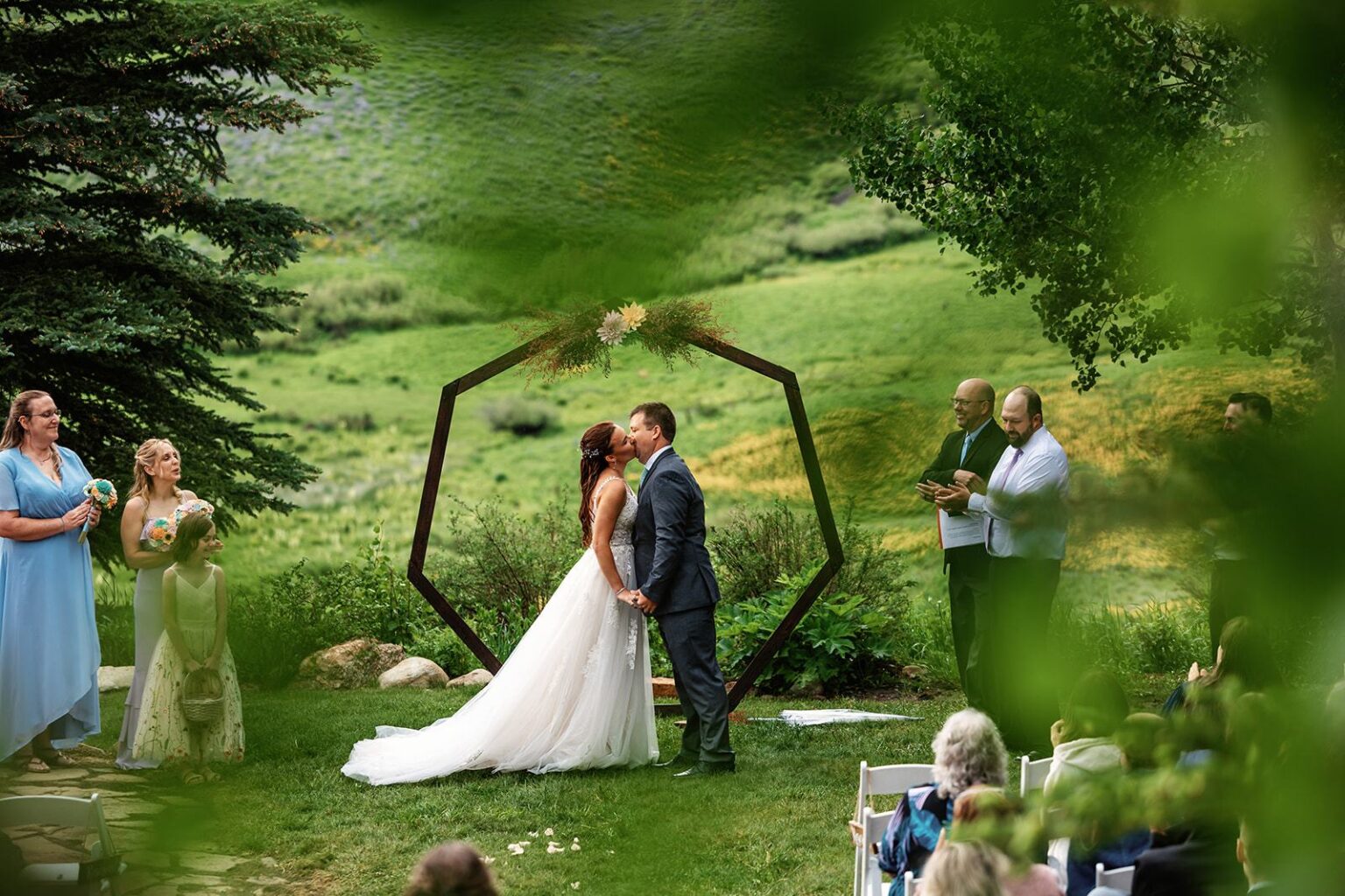 Michelle + Josh ‘s Weather-Themed Wedding at Mountain Wedding Garden ...